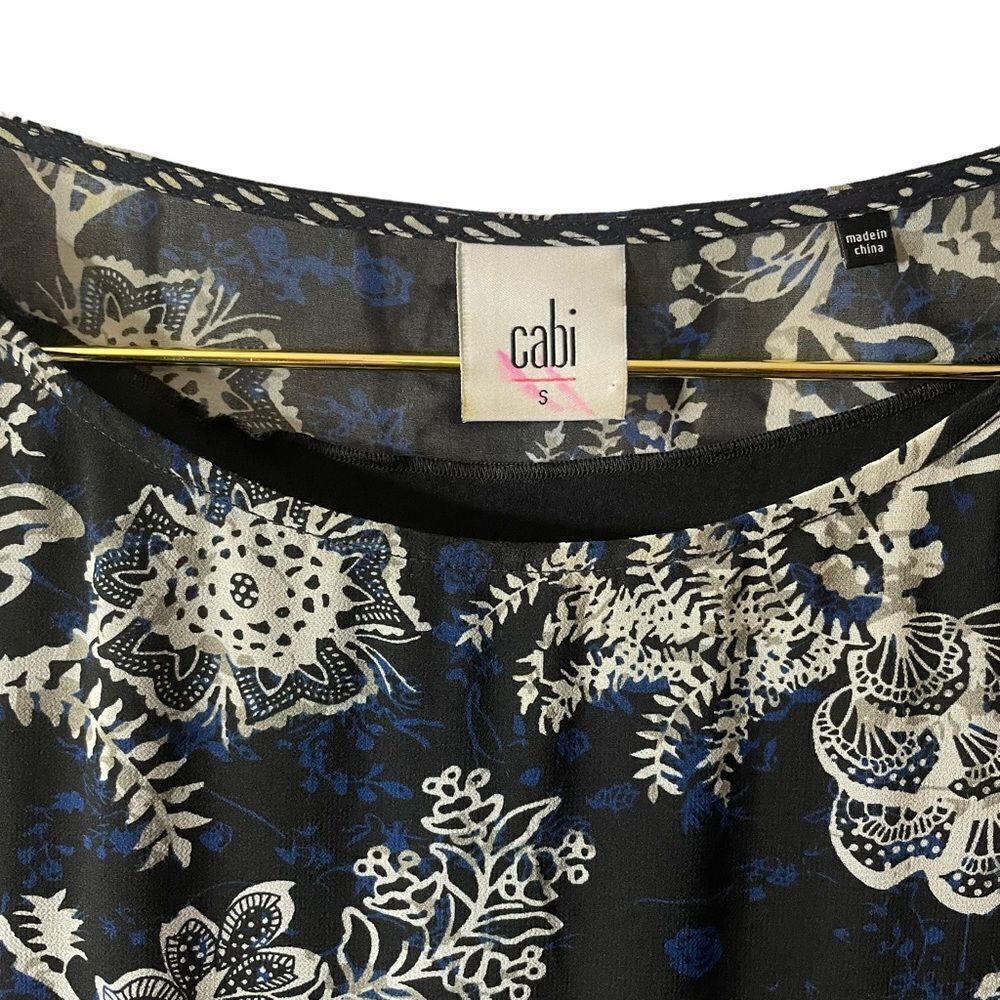 Cabi Hybrid Floral Navy Blouse Size Small - Picture 4 of 6